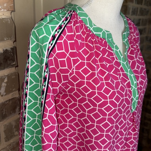 Crown & Ivy Boho Pink & Green Geo Print Popover Tunic Top Smocked V-neck Sz XS - Picture 4 of 14